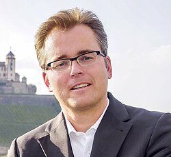 Foto: Privat, Prof. Karsten Kilian vor der Festung