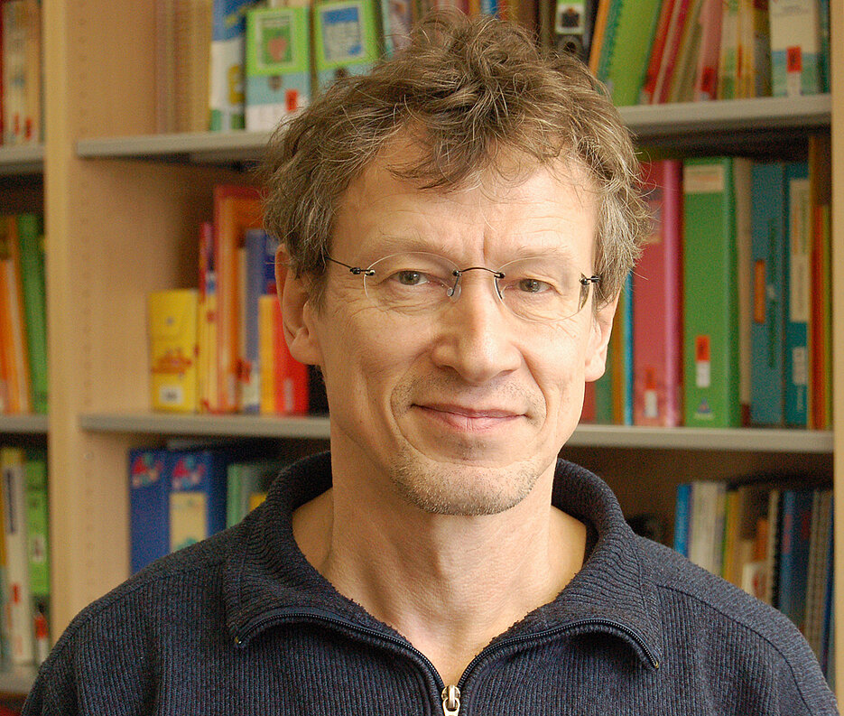 Johannes Jung lehrt und forscht am Lehrstuhl für Grundschulpädagogik und Grundschuldidaktik.