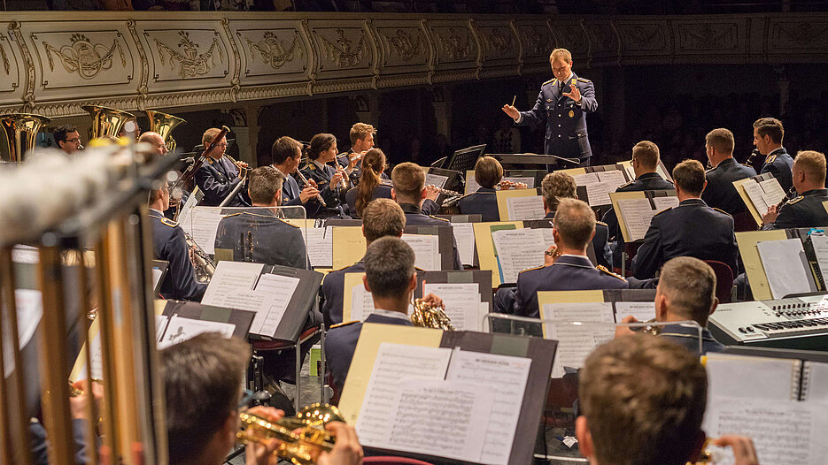Das Luftwaffenmusikkorps Erfurt spielt am 13.11.2018 im Kaisersaal in Erfurt ein Benefizkonzert