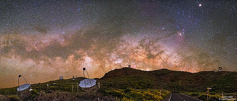 Die MAGIC-Teleskope sind auf die Beobachtung heftiger, kurzlebiger Himmelsereignisse wie beispielsweise Gammablitze spezialisiert.