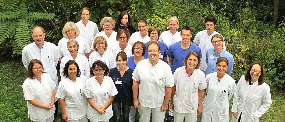 Das Team des Zentrums für interdisziplinäre Schmerzmedizin des Uniklinikums Würzburg. (Foto: UKW)