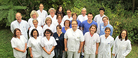 Das Team des Zentrums für interdisziplinäre Schmerzmedizin des Uniklinikums Würzburg. (Foto: UKW)