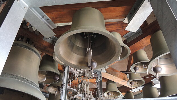 Glocken im Turm der Neubaukirche
