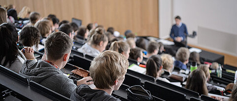 Informationen über den Start ins Studium gibt es bei einem Vortrag an der Uni Würzburg.