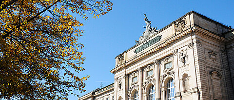 Die Universität am Sanderring ist eines der wichtigsten historischen Gebäude der Universität Würzburg.