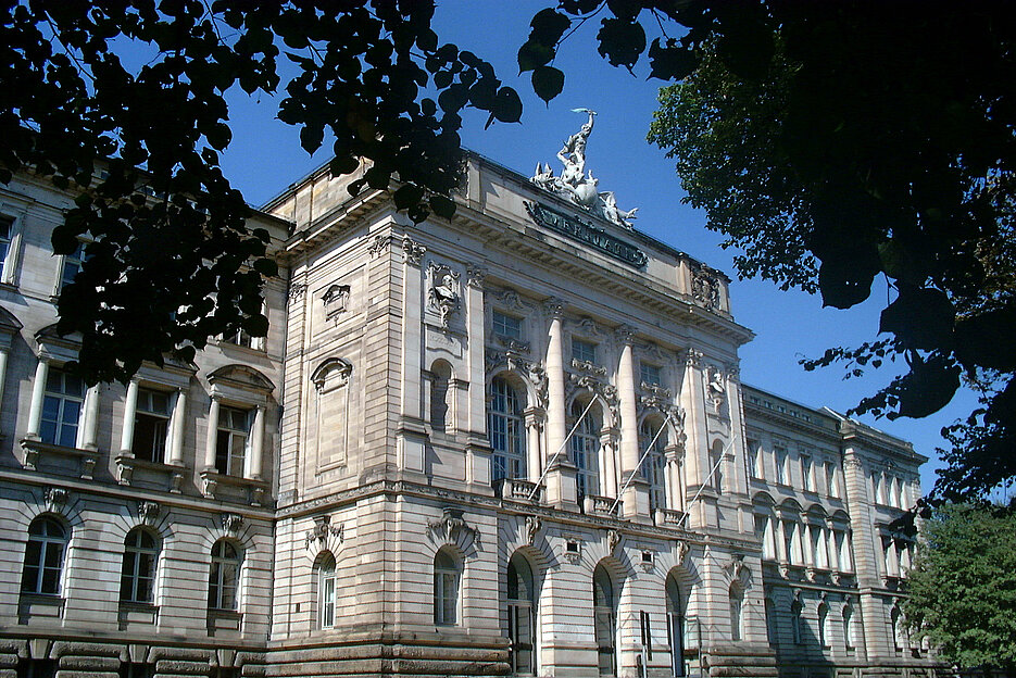 Neue Universität Seitenansicht, Foto:Pressestelle der JMU