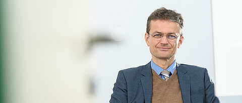 Als Ärztlicher Direktor spielt Jens Maschmann unter anderem eine maßgebliche Rolle in der strategischen Entwicklung des Uniklinikums Würzburg.