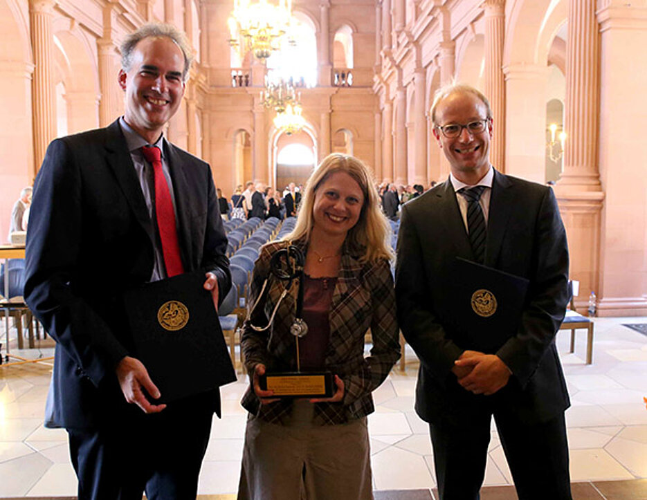 Ausgezeichnete Lehre an der Medizinischen Fakultät: Prof. Dr. Martin Fassnacht, Prof. Dr. Stefanie Hahner und Dr. Dr. Matthias Kroiß, v.l. (Foto: Medizinische Fakultät)