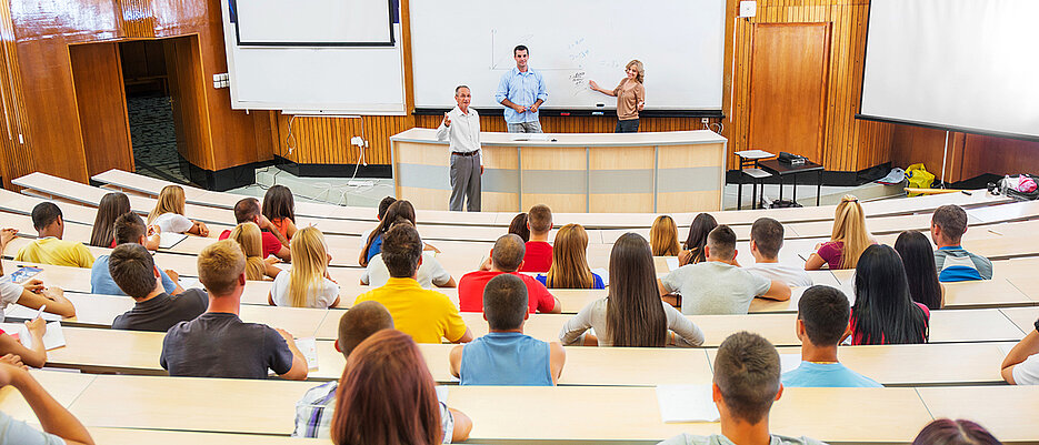 Die JMU hat seit Jahren positive Erfahrungen mit Tenure-Track-Professuren sammeln können. Jetzt kann sie diesen Karriereweg erheblich ausbauen.