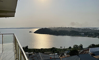 Blick auf den Victoriasee an dessen Ufer Mwanza liegt.