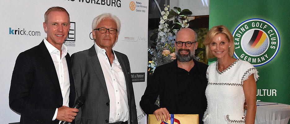 Die Mitglieder des Siegerteams (v.l.): Bernhard May, Robert Aßmann und Frank Schürt; es fehlt Diana Schraud. Rechts im Bild: Viktoria May.