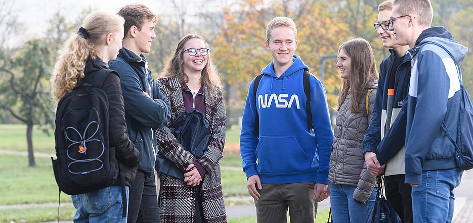 Vorlesungen online miterleben und von zuhause in verschiedene Fächer und Fakultäten schnuppern – dies bietet fünf Wochen lang das Online-Schnupperstudium an der Uni Würzburg. (Foto: Daniel Peter) 