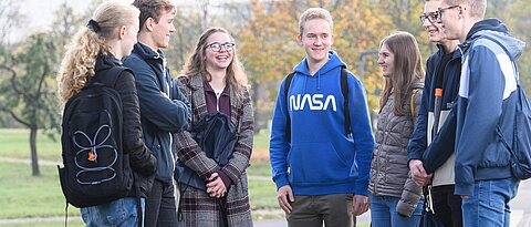 Vorlesungen online miterleben und von zuhause in verschiedene Fächer und Fakultäten schnuppern – dies bietet fünf Wochen lang das Online-Schnupperstudium an der Uni Würzburg. (Foto: Daniel Peter) 