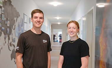 Die erste und die aktuelle EAGLE-Generation nebeneinander: Jakob Schwalb-Willmann war Teil des ersten Jahrgangs. Aoibhin Murphy befindet sich momentan im zweiten Semester.