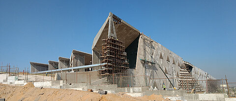 Noch ist das Grand Egyptian Museum bei Gizeh eine gewaltige Baustelle. Nach seiner Fertigstellung soll es das größte und teuerste Museum Ägyptens werden.