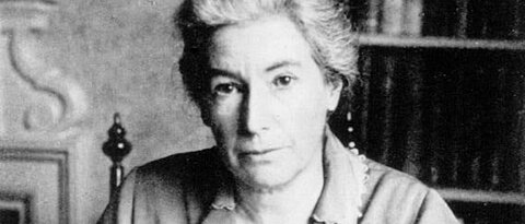 Beatrice Edgell war die erste Frau, die an der Julius-Maximilians-Universität Würzburg ihre Dissertation schrieb. Zudem war die Britin auch die erste Frau in Großbritannien, die im Fachbereich Psychologie die Doktorwürde erlangte. Ihr Wirken stellt bis heute einen Meilenstein in der Geschichte des Frauenstudiums in Würzburg dar.