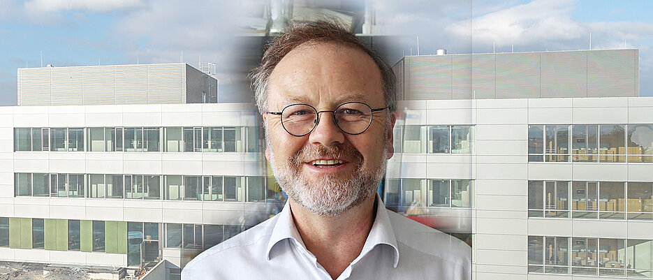 Holger Braunschweig ist der erste Empfänger des Mond-Nyholm-Preises, der das Ergebnis der Zusammenlegung des Ludwig-Mond- und des Nyholm-Preises ist. 