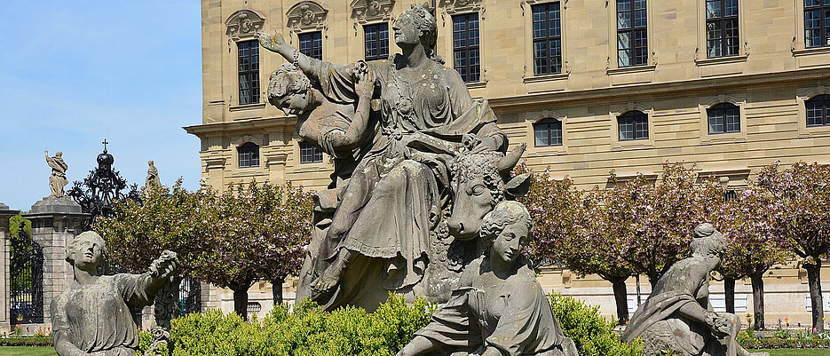Darstellung des Raubs der Europa im Residenzgarten Würzburg.