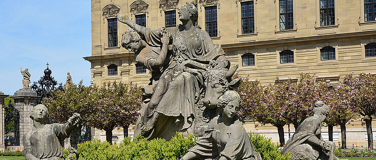 Darstellung des Raubs der Europa im Residenzgarten Würzburg.