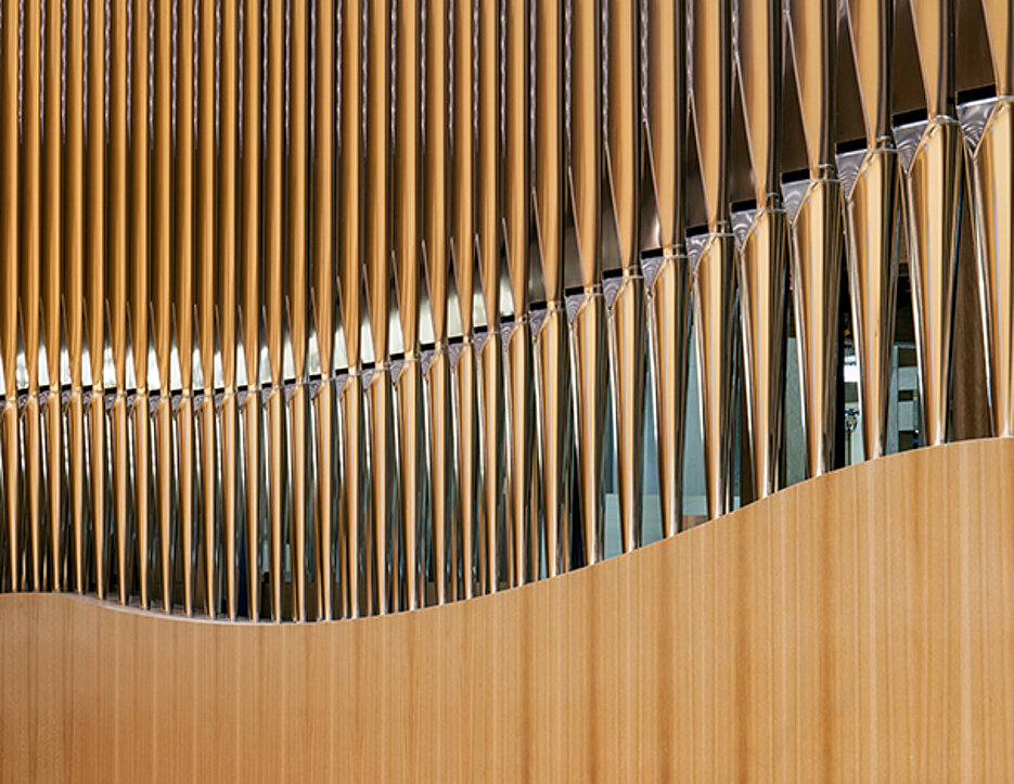 Ausschnitt der neuen Klais-Orgel im Großen Saal der Hochschule für Musik Würzburg (Foto: Gerhard Hagen, Bamberg)