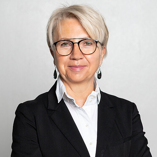 Porträt Beatrix Kötzner - Kanzlerbüro Universität Würzburg.