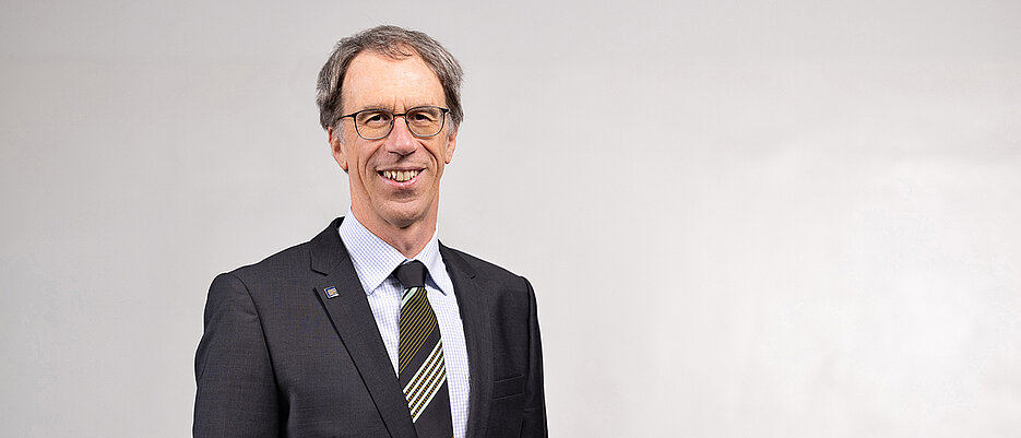 Seit dem 1. April 2021 ist Paul Pauli Präsident der Universität Würzburg.