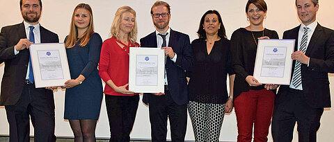 Gruppenfoto der Preisträger von „Forschung hilft“.