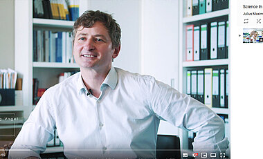 Prof. Dr. Jörg Vogel, Screenshot des Videos auf der Online-Plattform Youtube.