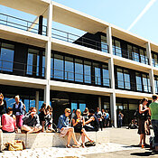 Zentrales Hörsaalgebäude. Foto: Gunnar Bartsch
