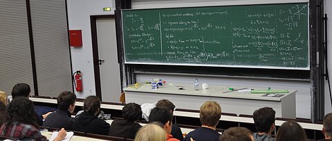 36 Teilnehmer haben 2017 am vierwöchigen Programm „Sommerschule Physik für Studieneinsteiger“ teilgenommen. (Foto: Svenja Hümmer)