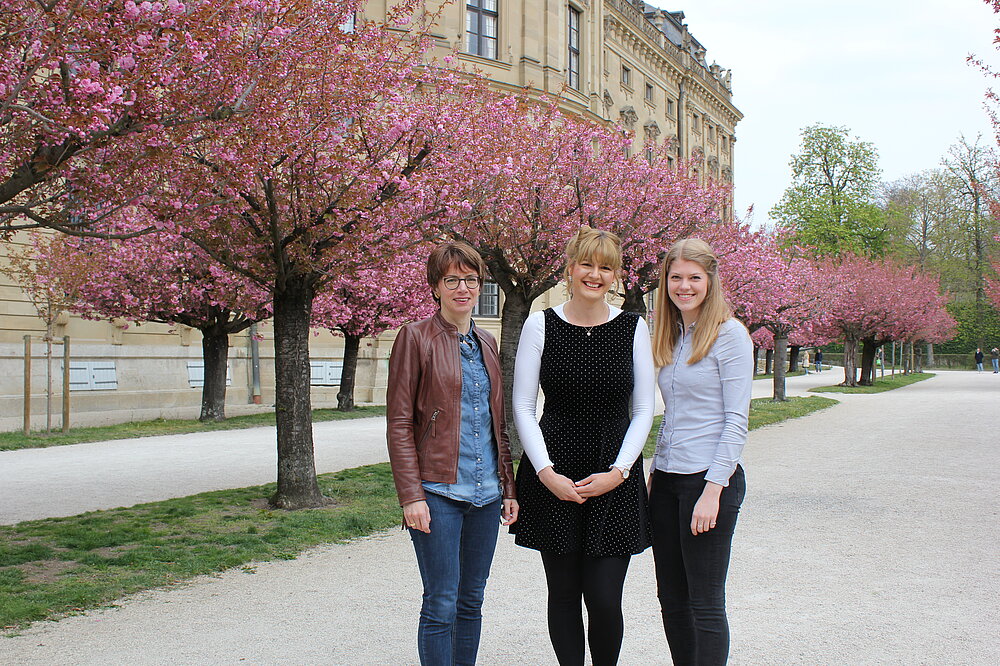 Hier sind Prof. Dr. Barbara Schmitz, Valeria Tietze und Jana Hock zu sehen.