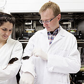 Picture of Dr. Grzegorz Sumara (right) and Mona Löffler (left, PhD student Sumara Lab)