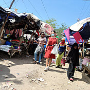 Ein Besuch auf dem örtlichen Wochenmarkt.