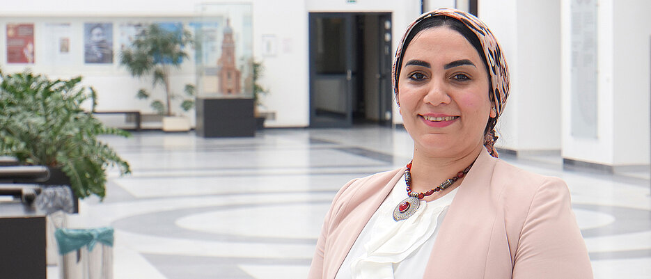 Nevine Zakaria ist seit November 2021 für zwei Jahre zu Gast an der Universität Würzburg. In dieser Zeit will sie eine neue strategische Vision für ägyptische Museen entwickeln. 