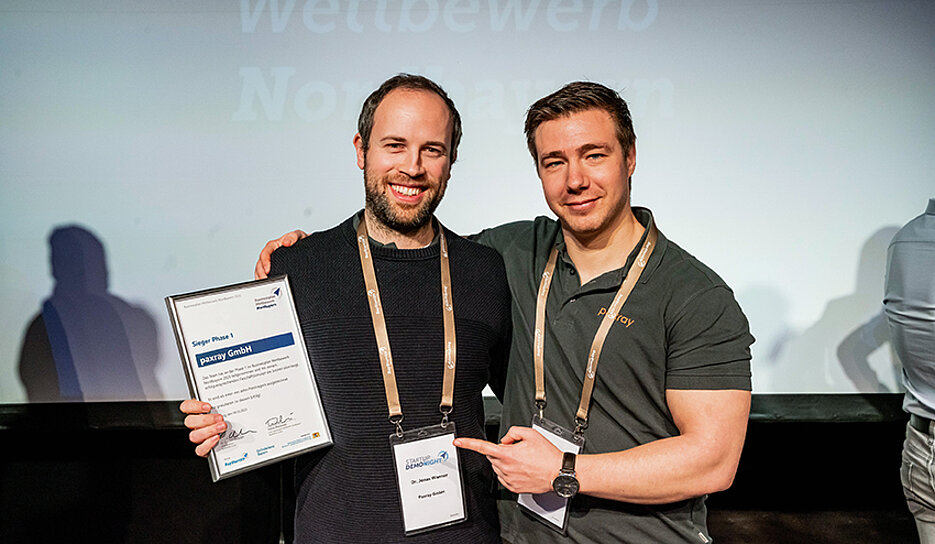 Die Gewinner aus der Uni Würzburg: Dr. Jonas Wanner (l.) und Dr. Adrian Hofmann.