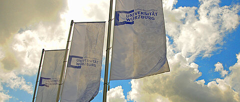 Fahnen der Universität Würzburg.