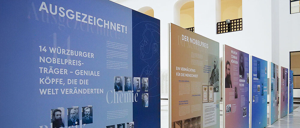 Ausschnitt der in der Ausstellung gezeigten Tafeln