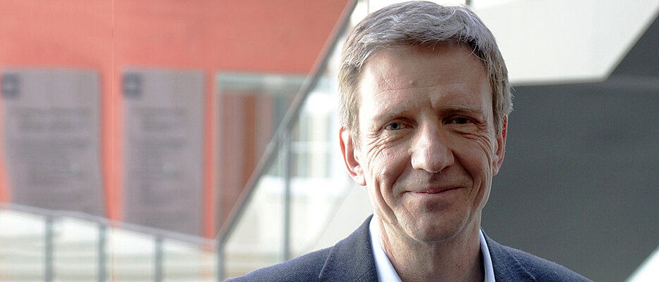 Thomas Rudel, Inhaber des Lehrstuhls für Mikrobiologie am Biozentrum der Universität Würzburg. 