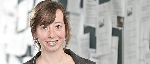 Anne Böckler-Raettig, head of the Emmy Noether Research Group "More than meets the eye" at the JMU. (Foto: Daniel Peter)