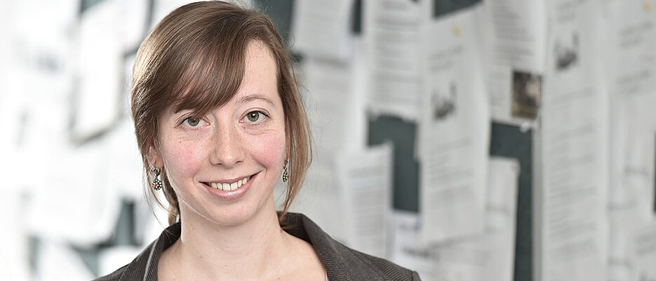 Anne Böckler-Raettig, head of the Emmy Noether Research Group "More than meets the eye" at the JMU. (Foto: Daniel Peter)