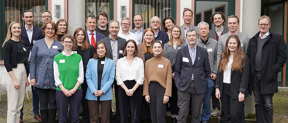 Das BayFoNet-Team mit den Beiratsmitgliedern zu Gast bei der Kassenärztlichen Vereinigung Bayerns in Würzburg.                               