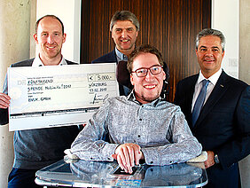 Von links: Thomas Lurz, Dieter Schneider, Julian Wendel und Michael Reizel von der BVUK-Gruppe. (Foto: Sportstiftung)