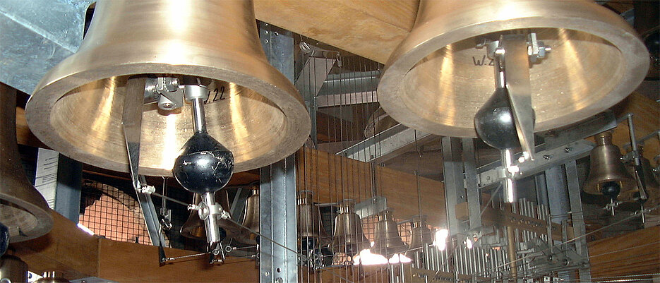 Die Blütezeit des Carillons begann im 17. Jahrhundert. Das Instrument der Uni Würzburg ist knapp 20 Jahre alt. 