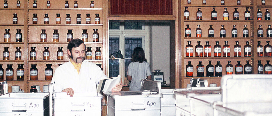 In diesem aus heutiger Sicht malerischen Ambiente wurden vor 60 Jahren die Medikamente für das Uniklinikum Würzburg kommissioniert.
