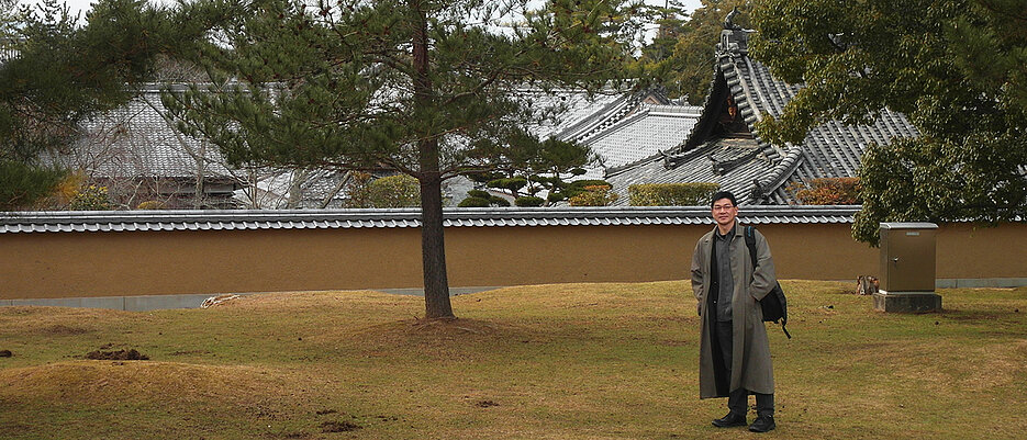 Dr. Ataru Sotomura bei einem Aufenthalt in der japanischen Stadt Nara. Der Würzburger Wissenschaftler leitet in Japan eine Forschungsgruppe.
