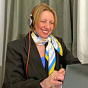 Die Projektkoordinatorin und Dozentin Halyna Rudenko unterrichtet per Video-Konferenz Medizinstudierende in der Ukraine, wie eine Anamnese bei erkrankten Personen erhoben wird.