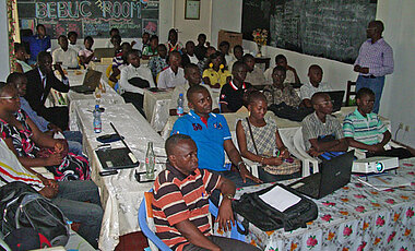 Seminar über Ethikregeln im BEBUC-Raum in Kinshasa; Referent war H. Mavoko. (Foto: Gerhard Bringmann)