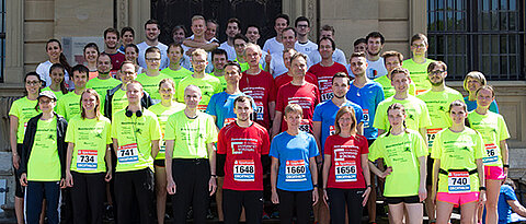 Auch in diesem Jahr war die Uni Würzburg mit vielen Läufern aus verschiedenen Fakultäten beim Residenzlauf vertreten (Foto: Sven Winzenhörlein/ Uni Würzburg).