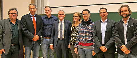 Beteiligte Expertinnen und Experten bei der Gründung des Concussion Centers Würzburg (von links): Dipl.-Psych. Gerhard Müller (Praxis für Sport-Neuropsychologie Würzburg, PSN Würzburg), Prof. Dr. Rainer Meffert (Uniklinikum Würzburg, UKW), Dr. Christopher Held (UKW), Prof. Dr. Ralf-Ingo Ernestus (UKW), Dipl.-Psych. Eva-Maria Müller (PSN Würzburg), Dipl.-Psych. Verena Stadter (PSN Würzburg), Dr. Andreas Eidenmüller (PSN Würzburg) und Dr. Kai Fehske (UKW).