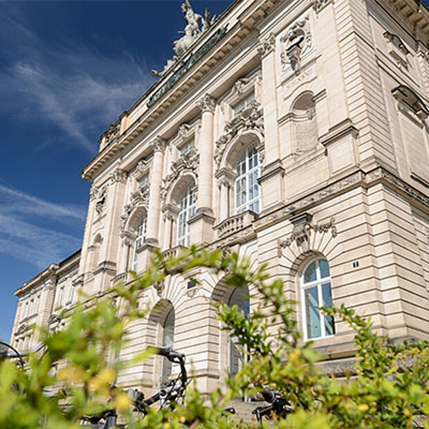 Gebäude der Universität am Sanderring.